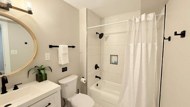 One-Bedroom A photo 10