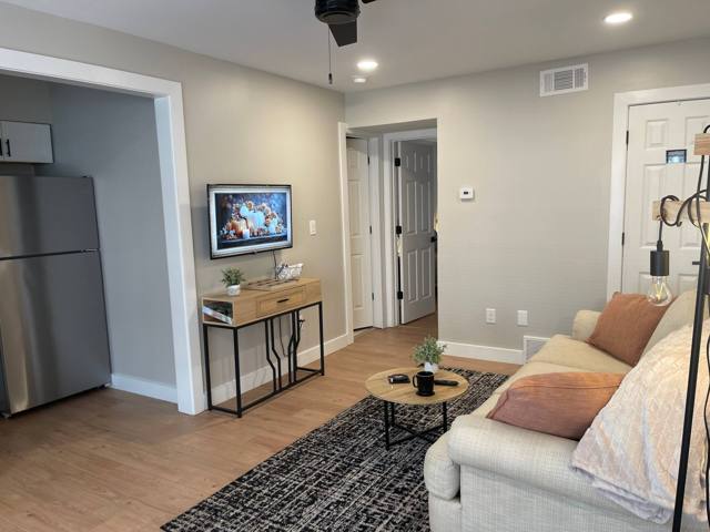 One-Bedroom B photo 1