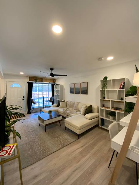 One-Bedroom C photo 1